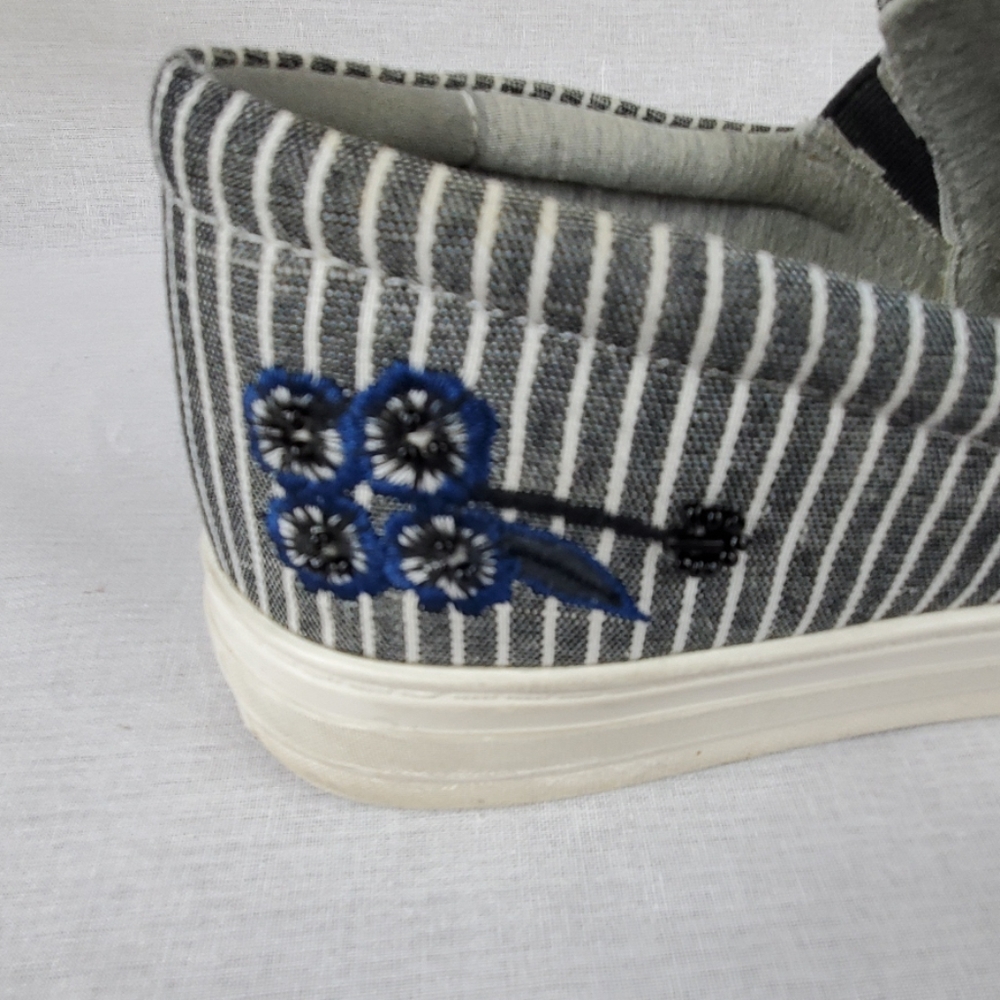 Nine West grey sneakers with embellishments - Picture 8 of 8